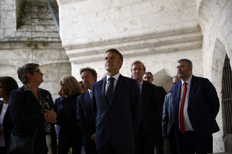 © Reuters. FILE PHOTO: French President Emmanuel Macron visits the Chartres Cathedral as part as the European Heritage Days in Chartes, France, 20 September 2024. Yoan Valat/Pool via REUTERS/File Photo