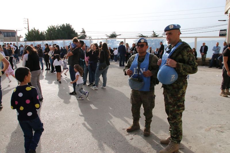 © Reuters. FILE PHOTO: Members of the United Nations peacekeepers (UNIFIL) stand together at the church square on Good Friday in the town of Klayaa, southern Lebanon, March 29, 2024. REUTERS/Karamallah Daher/File Photo