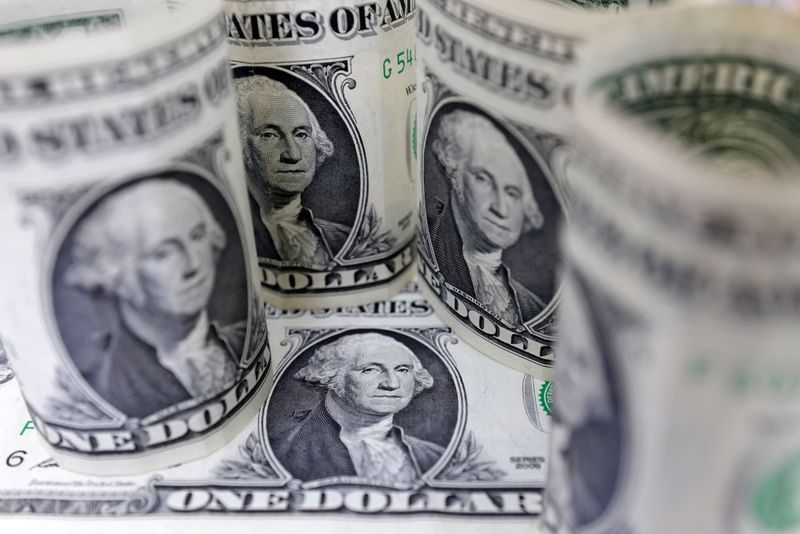 © Reuters. FILE PHOTO: U.S. Dollar banknotes are seen in this illustration taken July 17, 2022. REUTERS/Dado Ruvic/Illustration/FIle Photo