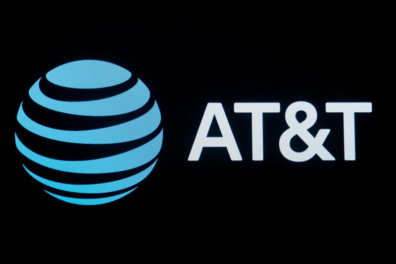 © Reuters. The company logo for AT&T is displayed on a screen on the floor at the New York Stock Exchange (NYSE) in New York, U.S., September 18, 2019. REUTERS/Brendan McDermid/File Photo