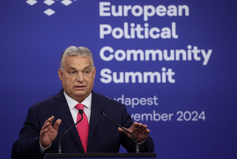 © Reuters. Hungarian Prime Minister Viktor Orban speaks as he attends a press conference during the European Political Community Summit in Budapest, Hungary, November 7, 2024. REUTERS/Bernadett Szabo