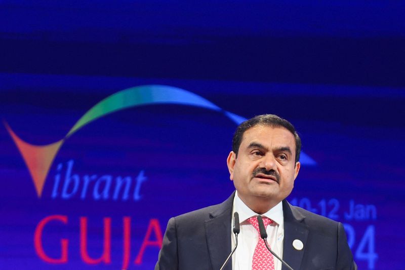 © Reuters. FILE PHOTO: Chairperson of Adani Group Gautam Adani speaks during the Vibrant Gujarat Global Summit, at the Mahatma Mandir in Gandhinagar, Gujarat, India January 10, 2024. REUTERS/Amit Dave/File Photo