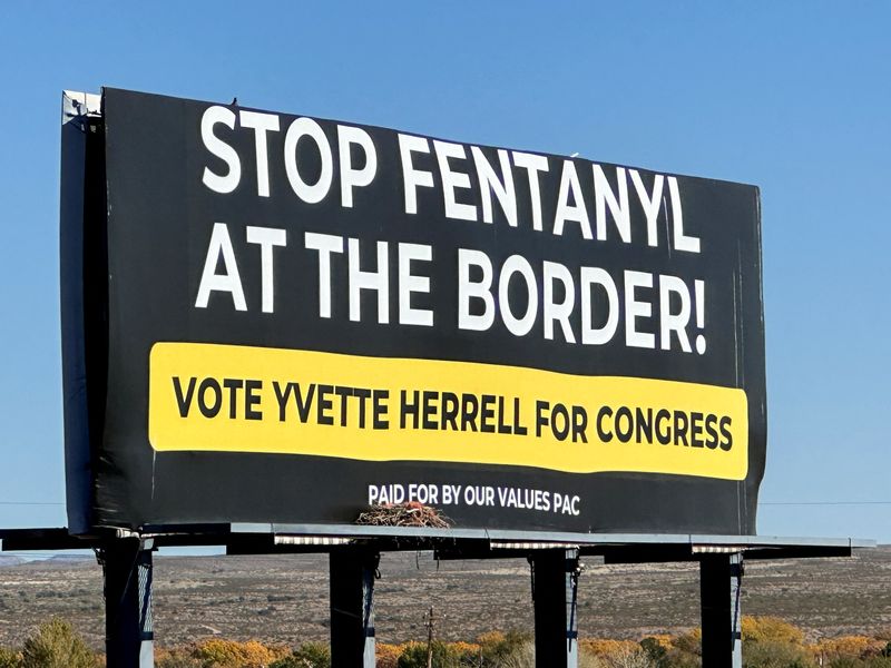 © Reuters. A Republican Party billboard next to Interstate 25 in Socorro County, New Mexico, U.S., November 16, 2024. REUTERS/Andrew Hay