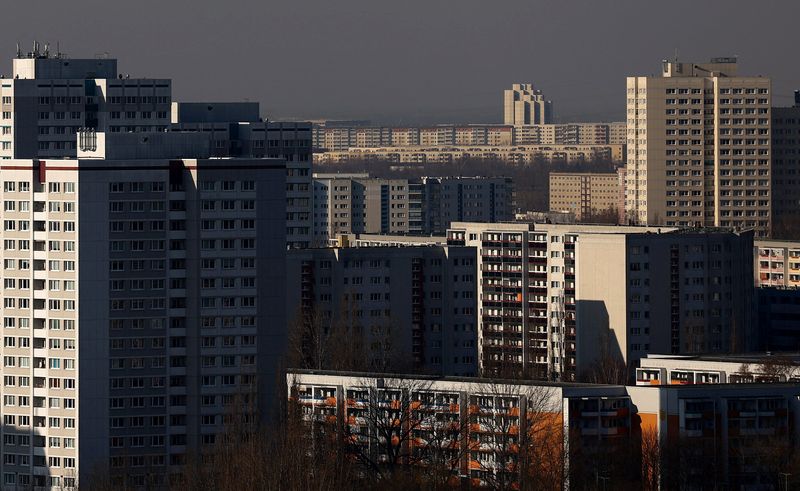 © Reuters. FILE PHOTO: Residential buildings are seen in the district of Marzahn-Hellersdorf in Berlin, Germany, February 7, 2023. REUTERS/Lisi Niesner/File Photo